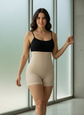 SHORT HASTA LA RODILLA: Control del abdomen con compresión media. Realce natural de glúteos. REF: 2664